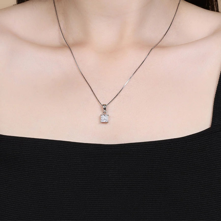 LUSO 925 Sterling Silver Solitaire Pendant with pure Silver Link Chain